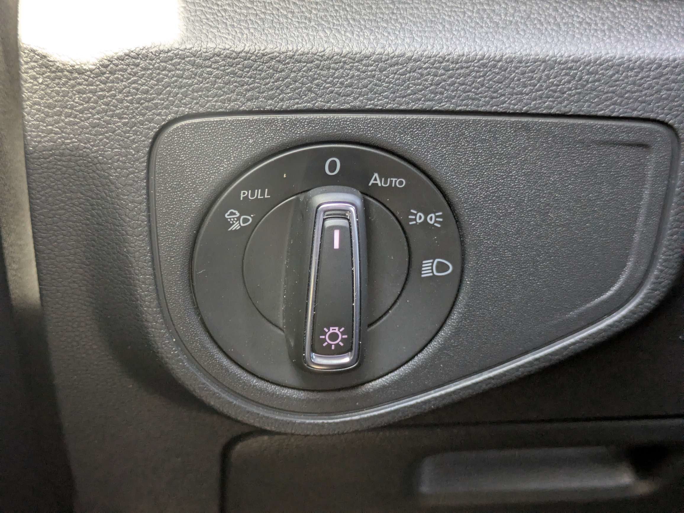 2023 Volkswagen Atlas Cross Sport 2.0T SE w/Technology
