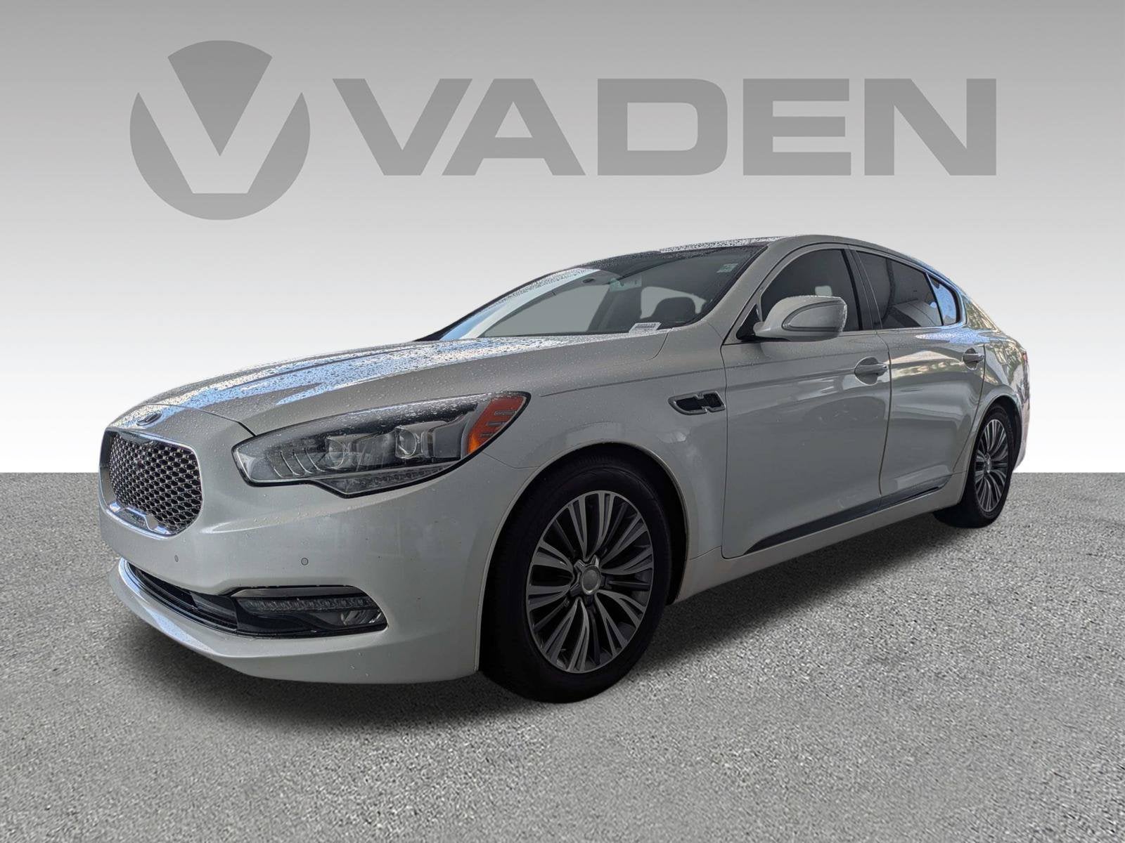 2017 Kia K900 Premium