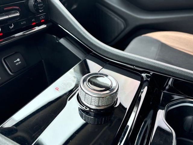 2023 Jeep Grand Cherokee Laredo 4x2