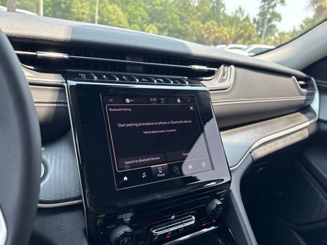2023 Jeep Grand Cherokee Laredo 4x2