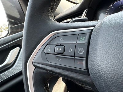 2023 Jeep Grand Cherokee Laredo 4x2