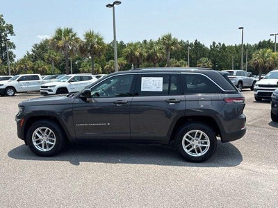 2023 Jeep Grand Cherokee Laredo 4x2