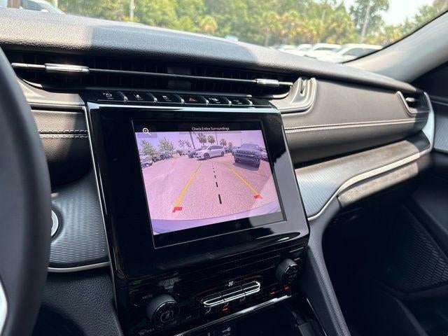 2023 Jeep Grand Cherokee Laredo 4x2