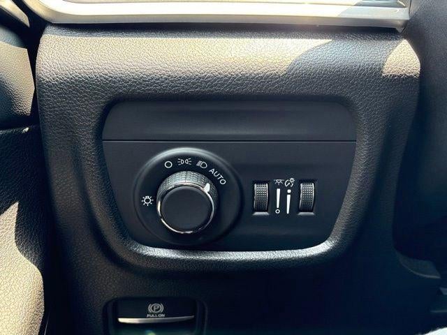 2023 Jeep Grand Cherokee Laredo 4x2