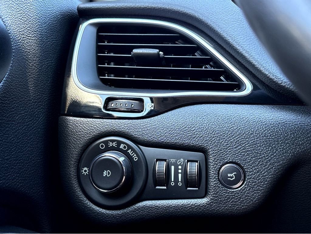 2023 Jeep Cherokee Altitude Lux