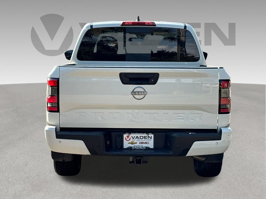 2025 Nissan Frontier Base