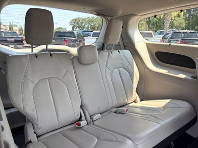 2017 Chrysler Pacifica Base