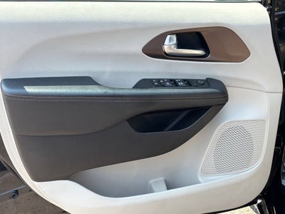 2017 Chrysler Pacifica Base
