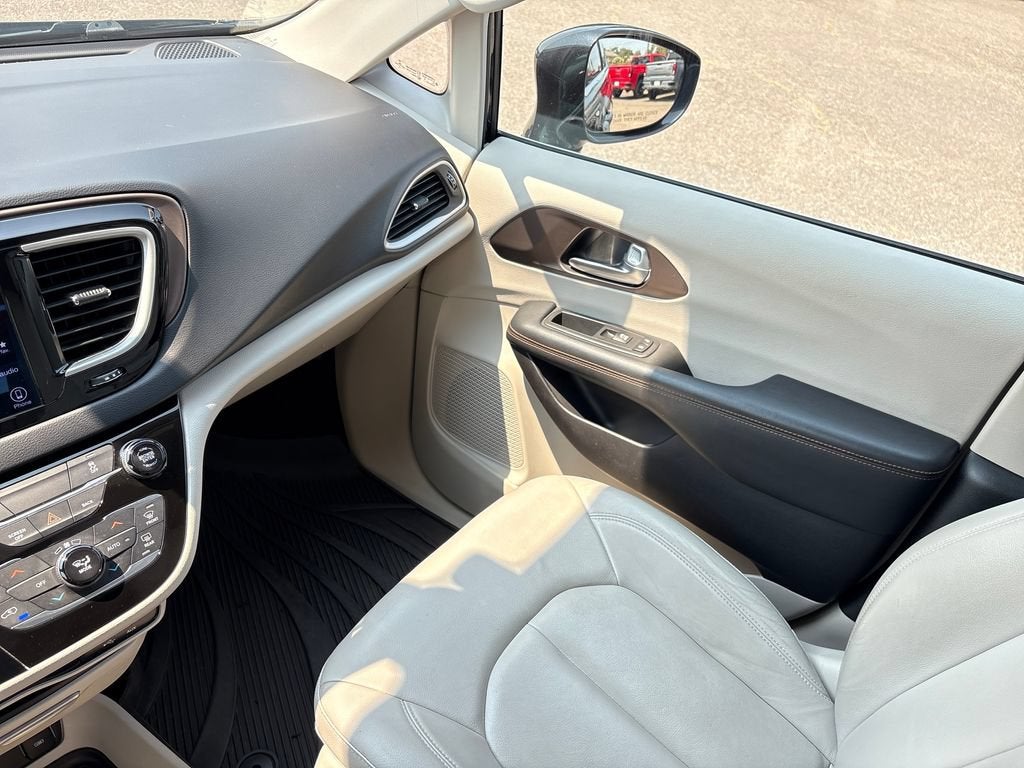 2017 Chrysler Pacifica Base