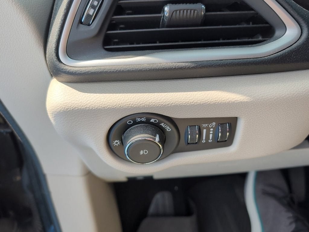 2017 Chrysler Pacifica Base