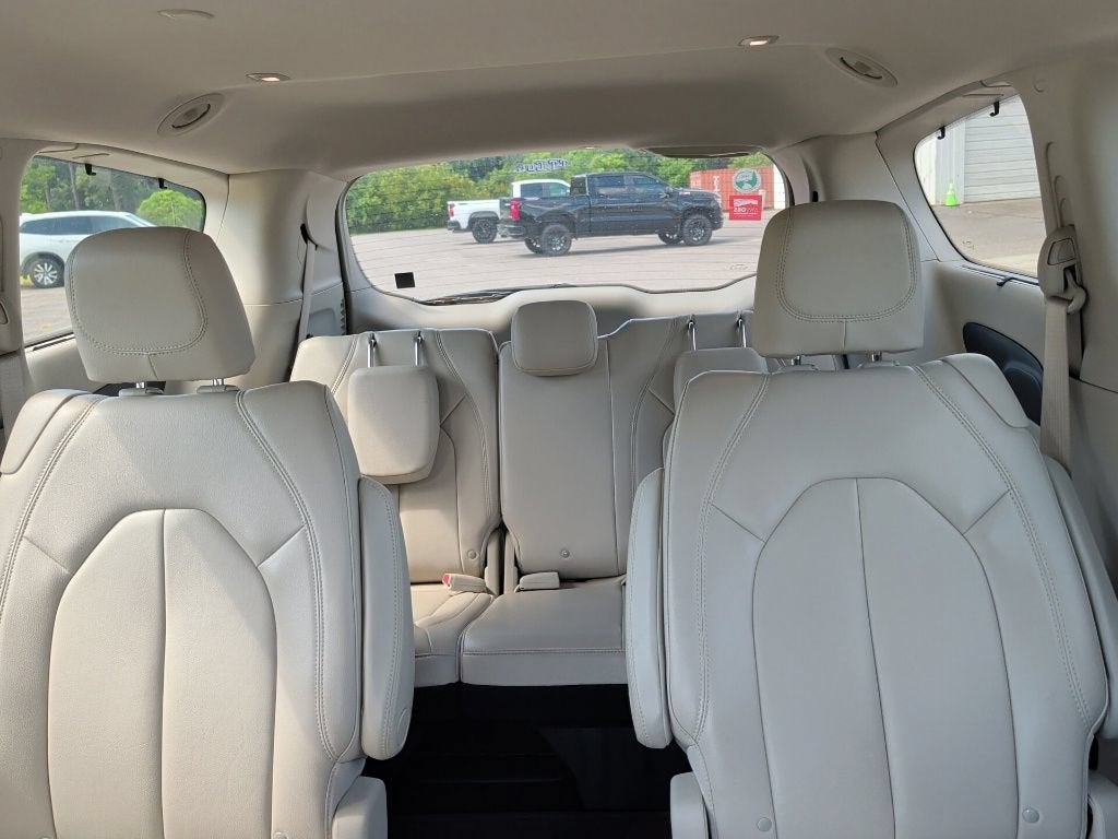 2017 Chrysler Pacifica Base