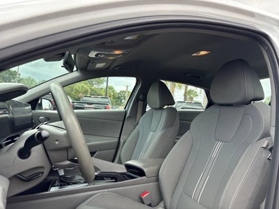 2024 Hyundai Elantra Base