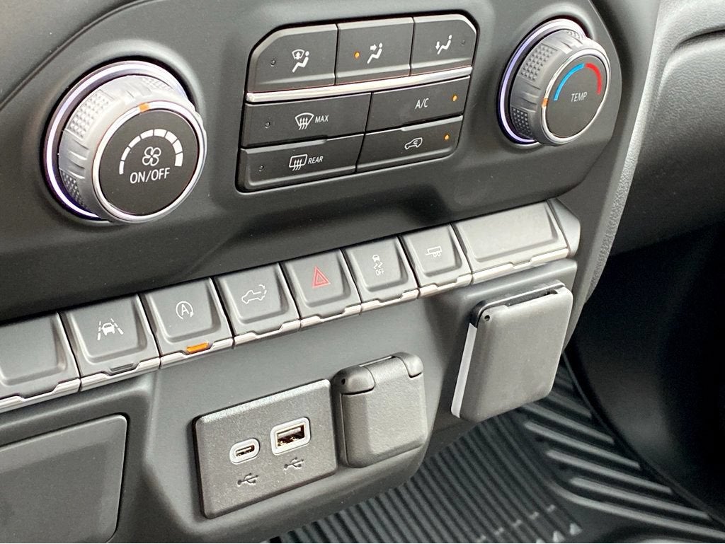 2024 Chevrolet Silverado 1500 Custom