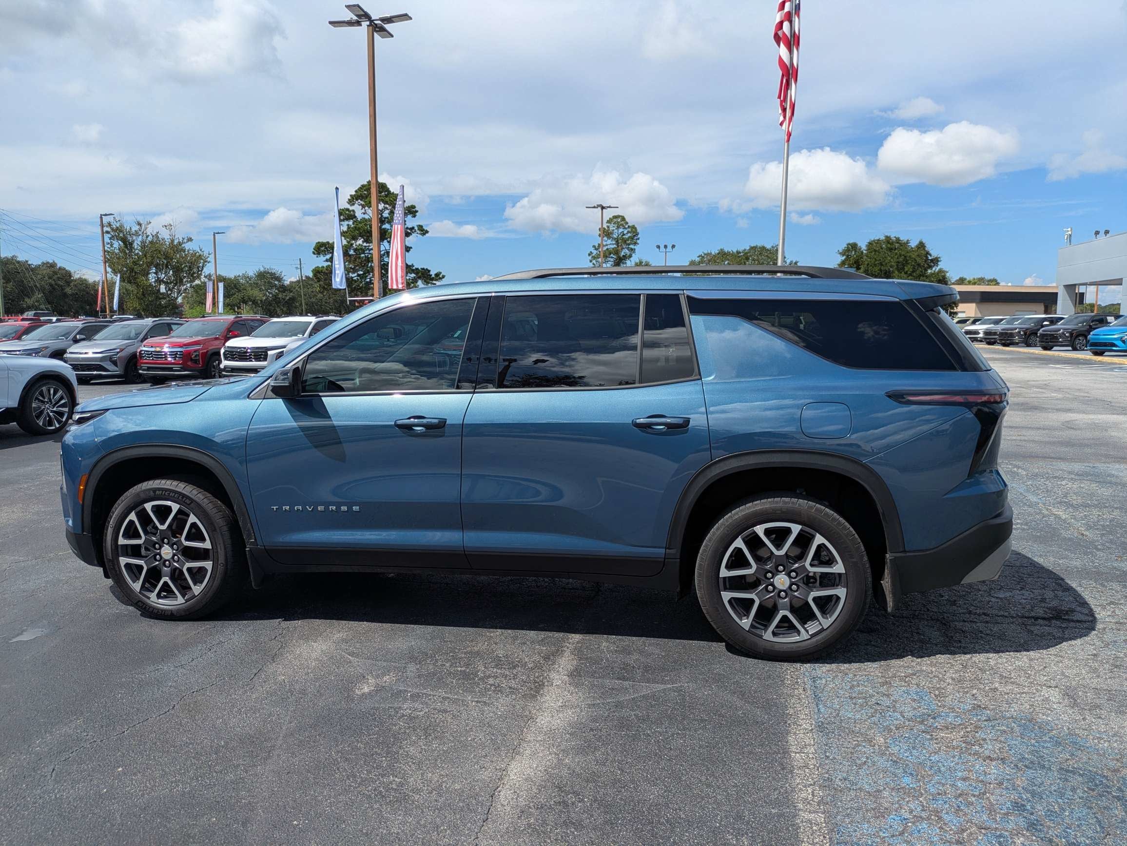 2025 Chevrolet Traverse LT