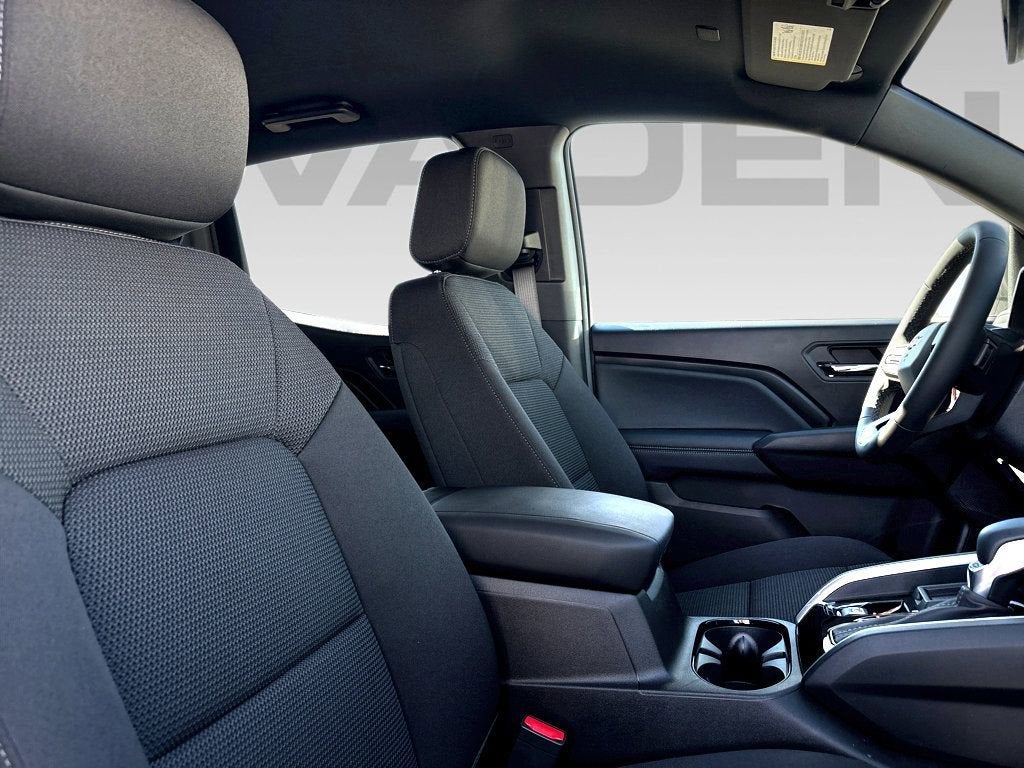 2025 Chevrolet Colorado LT - Photo 10