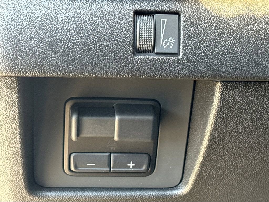 2025 Chevrolet Colorado LT - Photo 12